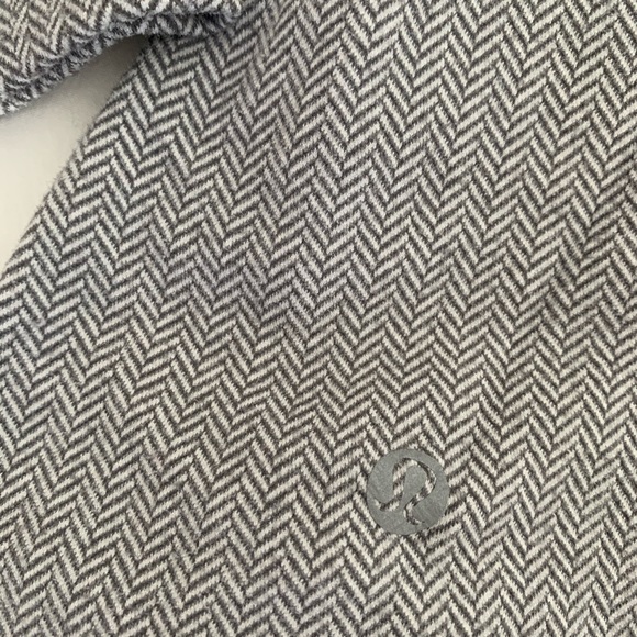 Lululemon women’s 3/4 zip - size 8 - Picture 7 of 8